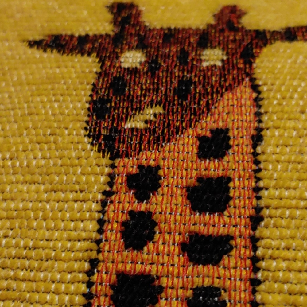 Gifaffe accent pillow - Picture 6 of 8